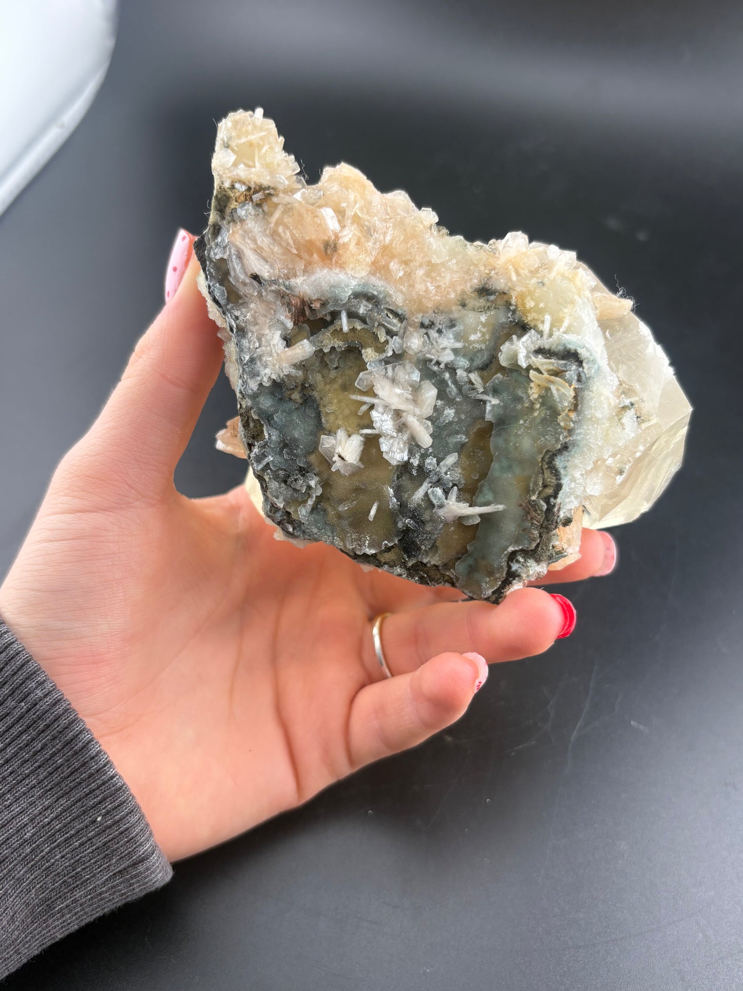 Calcite on Stilbite with Scolecite